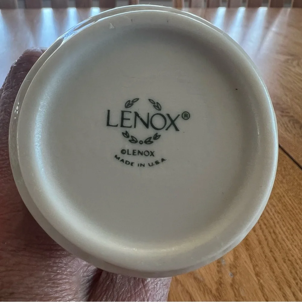 Vintage Lenox Woodland Collection Cream Vase Embossed Acanthus Leaves
